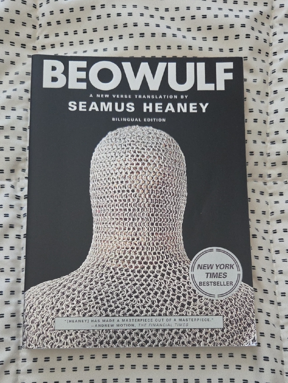 Beowulf - Seamus Heaney Bilingual Edition (Black & White)